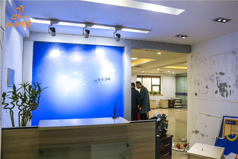 冰球突破豪华版网址商装新增办公室装修中