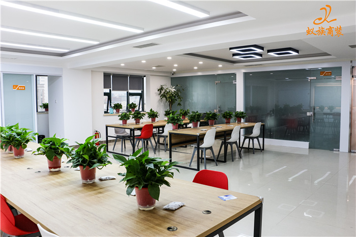 冰球突破豪华版网址商装过渡办公室投入使用