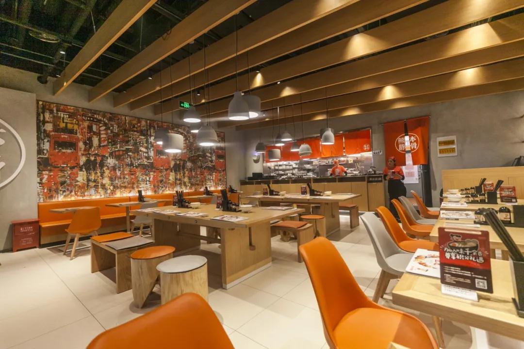 餐饮店的设计要具有特点，要与其总体装修设计风格相匹配